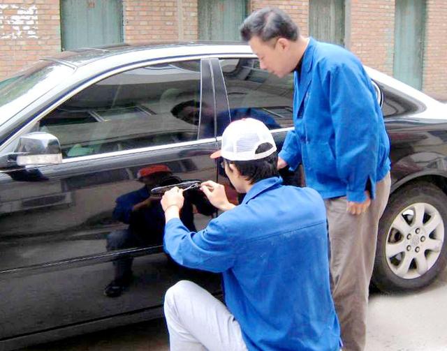 金平区开锁公司：车钥匙坏了怎么办